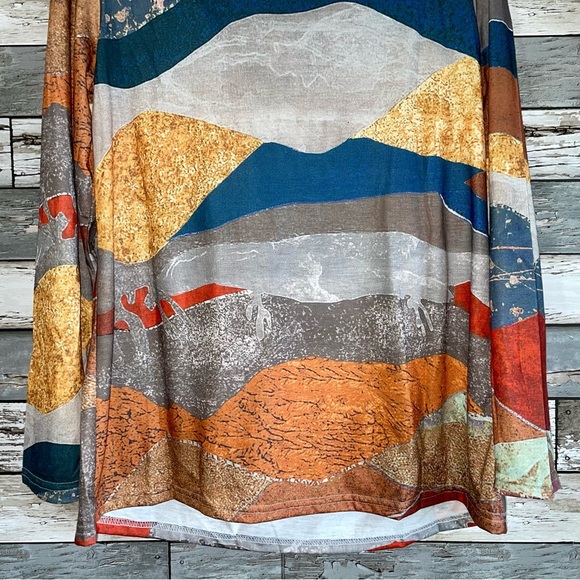 Women’s Abstract Design Blouse- SzM NWOT - Picture 3 of 4